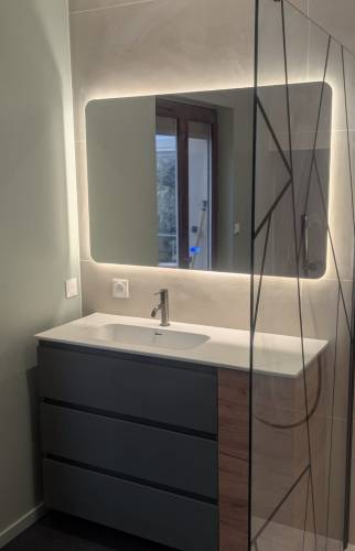 Nouvelle vasque et miroir rétro-éclairé
