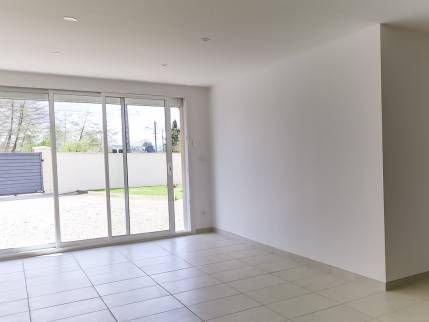 Rénovation complète d’une maison avec aménagement d’un garage transformé en séjour cuisine à Neuville sur Saône