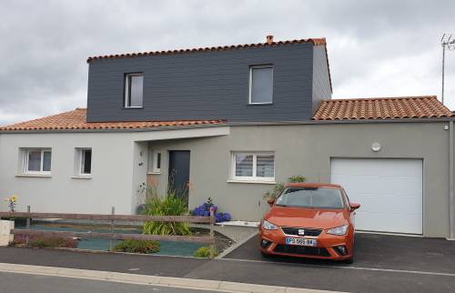 Surélévation finie avec son bardage gris