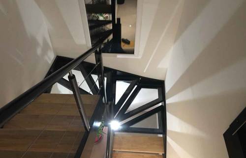 création d'un nouvel escalier en bois  dans une maison Saint-Quentin (02)