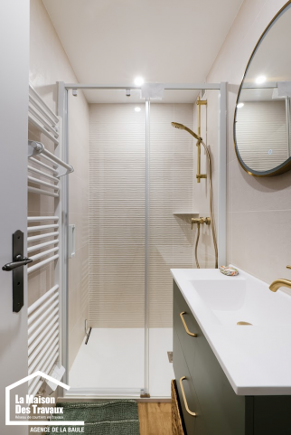 Grande de douche à receveur plat