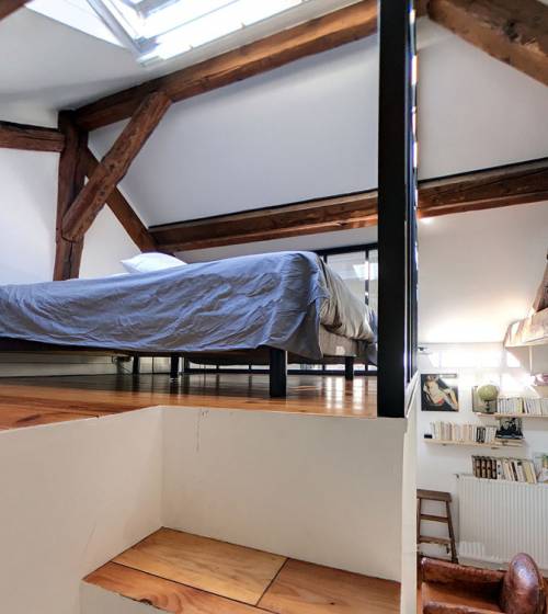La chambre en mezzanine dans le loft