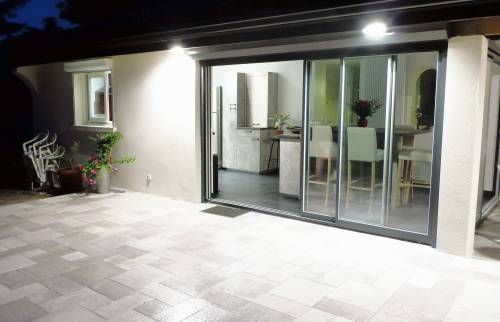 Terrasse et véranda de l'extérieur- Coulommiers - 77120 -