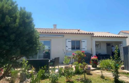 Derriere garage corme-royal
