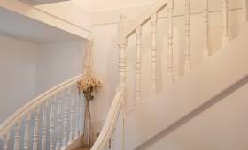 escalier quart tournant en bois blanc