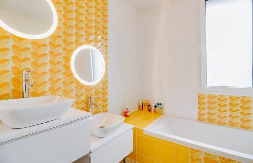 Création d'une salle de bain colorée à Vertou