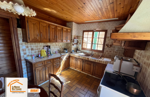 La Maison des Travaux Albertville, rénovation cuisine chalet, ouverture cuisine mur, rénovation intérieure Saint-Rémy-de-Maurienne, artisan rénovation Savoie, aménagement cuisine montagne