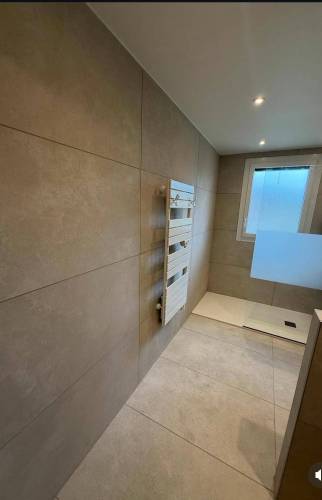 Rénovation d’une salle de bains avec WC à Fraisse (42490)