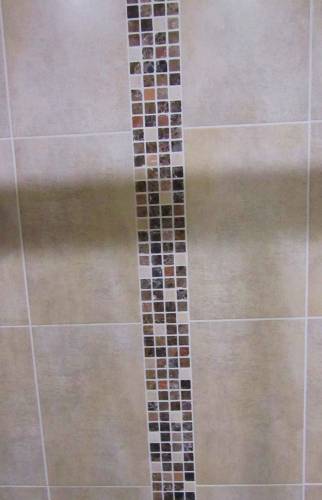 Pose de faïence dans une salle de bain moderne dans le Calvados