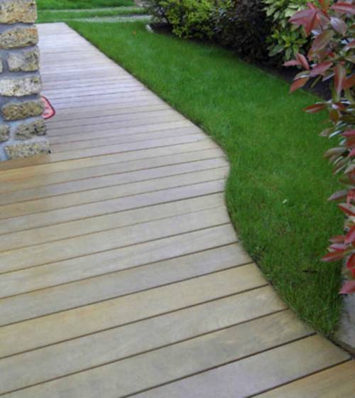 Terrasse en bois terminé et aménagement paysager - La Maison des Travaux Paris 17