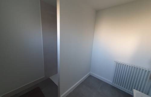 Travaux en Cours : Pose de Carrelage pour Salle de Bain