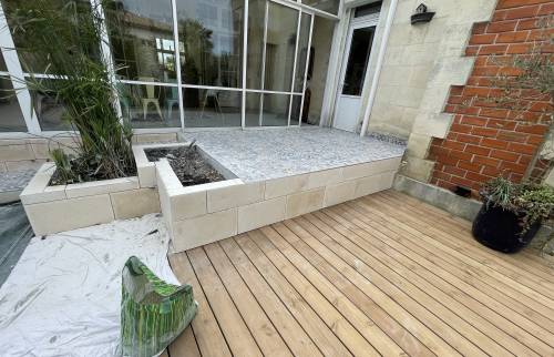 Rénovation ancienne maison avec ouverture mur façade arrière sur espace jardin terrasse aménagée près de Douarnenez (29100)