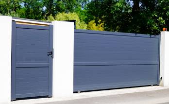 POrtail noir motorisé sur rail avec portillon -Cergy - 95800 -