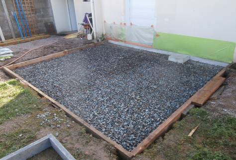 Travaux préparatoires: Terrassement, coffrage et empierrement, pose des treillis soudés