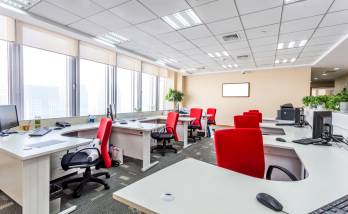 Rénovation complète de bureaux et de sanitaires PMR personne à mobilité réduite dans une entreprise tertiaire