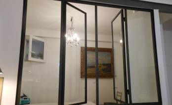 installation verrière atelier sur mesure avec vitrages amovibles pour déliumitation salon salle à manger pavillon à Marines (95640)