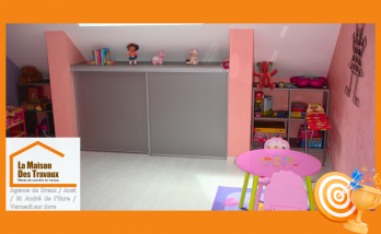 Chambre enfant optimisée à Saint-André-de-l’Eure avec rangements et coin jeu, réalisée par Raphaël, courtier en travaux.