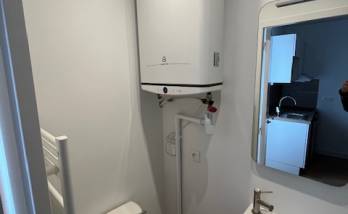 Nouvelle salle de bain avec ballon ECS dans un studio rénové - Nantes 44