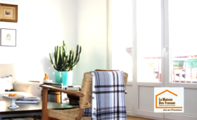 Remplacement de portes-fenêtres en PVC avec double vitrage dans un appartement à Venelles (13770), pour améliorer le confort thermique, l'isolation acoustique et les performances énergétiques.