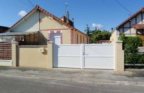 Installation portant opaque PVC  et rénovation muret