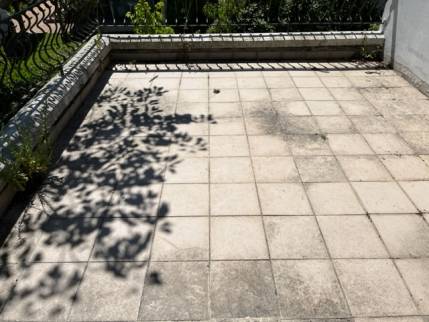 Ancienne terrasse en dallage avant travaux de rénovation - Nantes 44