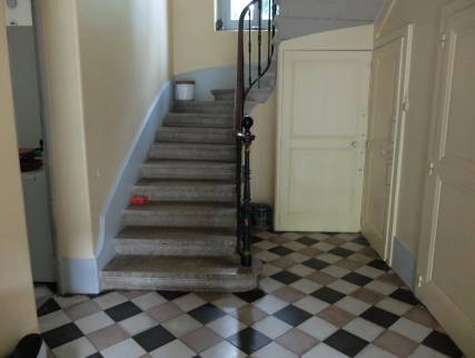 Ecully (69130) : rénovation d'un escalier en pierre / vue avant