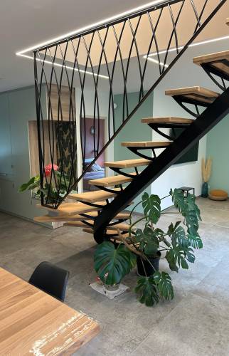 un nouvel escalier design pour cette entrée repensée