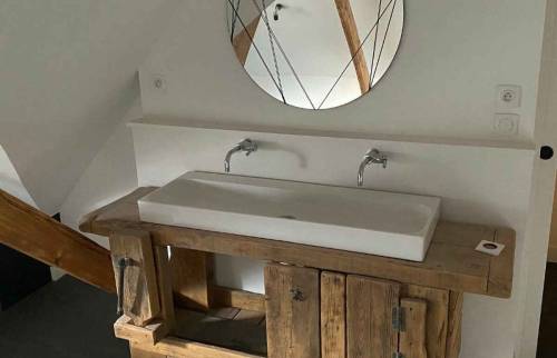 Personnalisation d'un meuble pour décorer une chambre