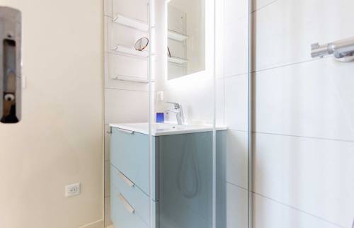 Meuble vasque et douche 