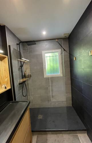 Douche avec receveur extra plat , style douche à l'italienne