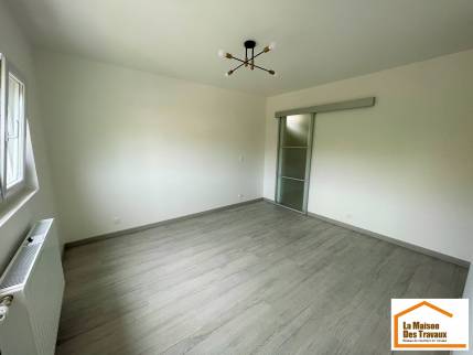 Création d'une porte coulissante entre une chambre et une salle de bain après travaux (Yerres 91330)