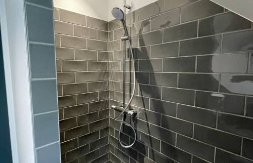 Faïence et carrelage d'une salle de bain 