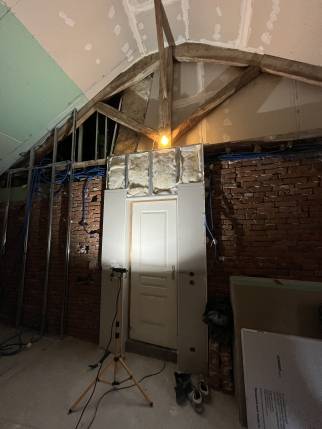 Travaux de rénovation de mur en pierre dans un grenier - Bouc-Bel-Air 13