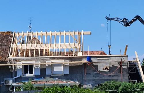 Rénovation d’une charpente avec extension sur Saint Savin