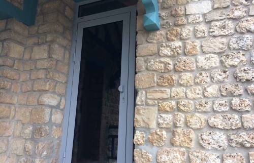 Installer une porte en aluminium à Trouville