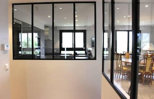 Visuel sur salon depuis entrée avec verrières d'intérieur à La Ciotat (13600)