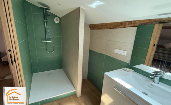 salle de bain Le Grand-Bornand, rénovation complète maison montagne, douche moderne paroi vitrée, aménagement salle de bain, la maison des travaux sallanches