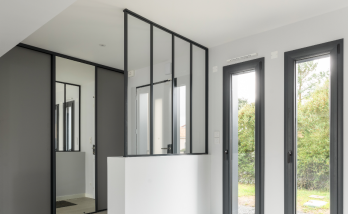 Pose d'une verrière dans une entrée de maison au Loroux-Bottereau