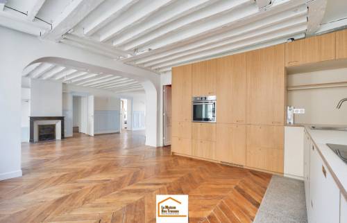 piece-de-vie_vue-generale_cheminee_cuisine-ouverte