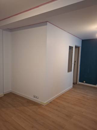 Pose de parquet dans une chambre rénovée - Saint-Jean-le-Vieux 01640