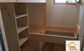 Lits sur-mesure Savoie, Optimisation espace chambre, Artisan bois sur-mesure Albertville, Rangement intégré lit, Décoration montagnarde appartement,