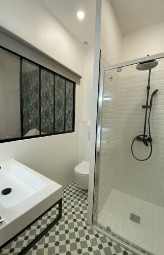 Extension pour accueillir un garage et une suite parentale au sein d'une maison bordelaise.