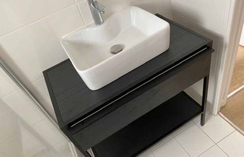 Installation d'un lavabo à Deauville