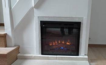 Cheminée électrique sous escalier