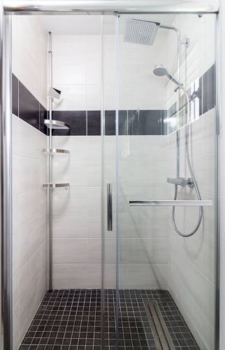  Salle d'eau rénovée à Lavérune