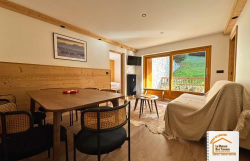aménagement chambre appartement montagne, tête de lit sur mesure, rangements intégrés Méribel, chambre avec lits superposés, décoration chambre montagne