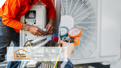 Unité de climatisation discrètement installée pour assurer une diffusion uniforme de la température dans la maison.