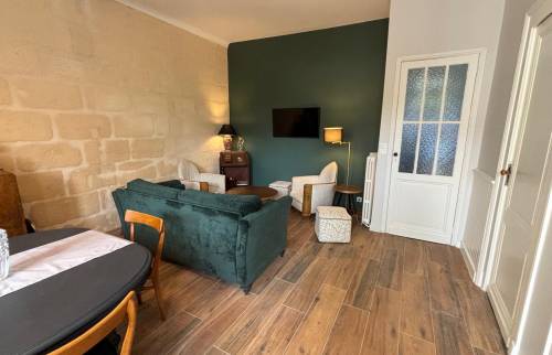 salon bleu canard carrelage effet parquet pierre de gironde