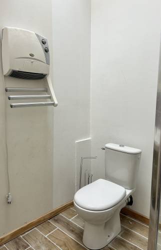 Toilette avant travaux de rénovation de salle de bain