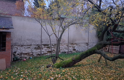 La propriété avant la consctruction du garage à vélos et motos